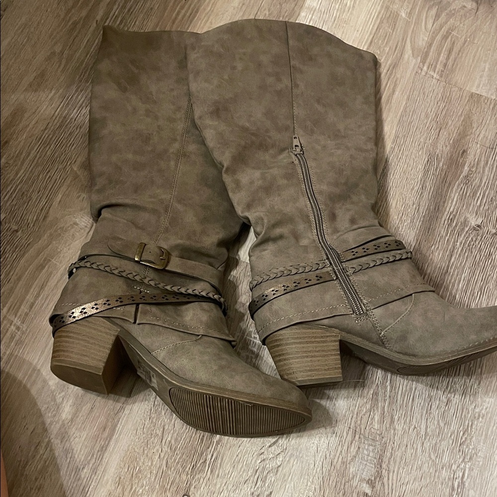 Women's Tan Boots